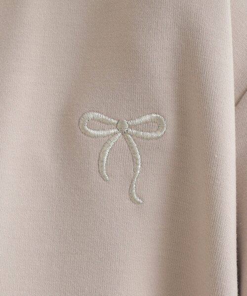 couture brooch(クチュールブローチ)の「【マシンウォッシャブル・UVケア・大人可愛い】リボン刺繍ダンボールZIPフーディ(パーカー・レディース・サンドベージュ/アイボリー/ブラック・36/38/40/42)」の4枚目の写真