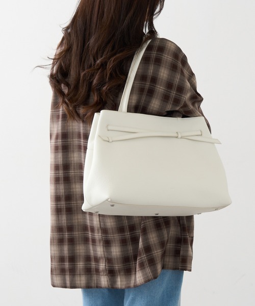 tov（トーヴ）の「【TOV】26SS新作 MIMI TOTE M（トートバッグ・レディース・ブラック/ブラウン/ホワイト/グレイッシュベージュ・FREE）」の15枚目の写真