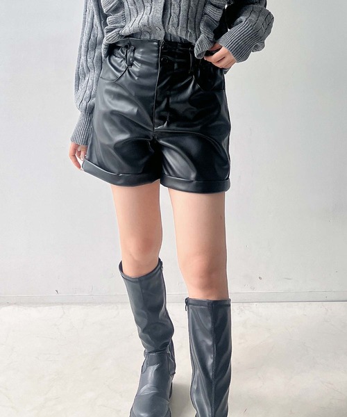 AS KNOW AS plus（アズノゥアズプラス）の「♪ロールアップハイウエストショートパンツ（その他パンツ・レディース・ブラック系/ブラック系その他/ブラウン系/ブラウン系その他/ブラウン系その他2/ホワイト系その他2/その他3/サックスブルー系3/ブラック系その他2/ブルー系3/ブラック系3・FREE）」の5枚目の写真