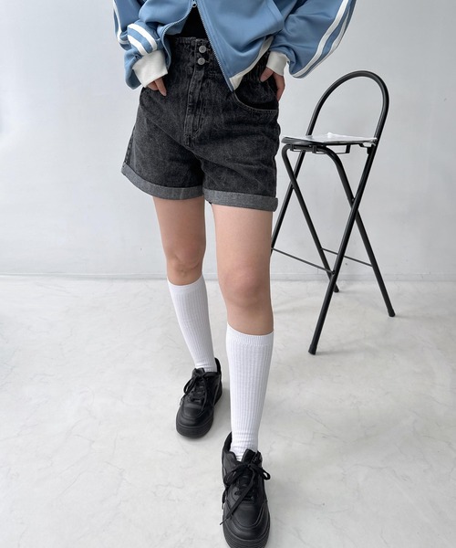 AS KNOW AS plus（アズノゥアズプラス）の「♪ロールアップハイウエストショートパンツ（その他パンツ・レディース・ブラック系/ブラック系その他/ブラウン系/ブラウン系その他/ブラウン系その他2/ホワイト系その他2/その他3/サックスブルー系3/ブラック系その他2/ブルー系3/ブラック系3・FREE）」の6枚目の写真