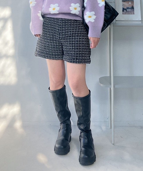 AS KNOW AS plus（アズノゥアズプラス）の「♪ロールアップハイウエストショートパンツ（その他パンツ・レディース・ブラック系/ブラック系その他/ブラウン系/ブラウン系その他/ブラウン系その他2/ホワイト系その他2/その他3/サックスブルー系3/ブラック系その他2/ブルー系3/ブラック系3・FREE）」の4枚目の写真