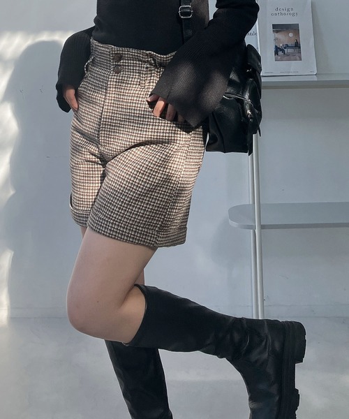 AS KNOW AS plus（アズノゥアズプラス）の「♪ロールアップハイウエストショートパンツ（その他パンツ・レディース・ブラック系/ブラック系その他/ブラウン系/ブラウン系その他/ブラウン系その他2/ホワイト系その他2/その他3/サックスブルー系3/ブラック系その他2/ブルー系3/ブラック系3・FREE）」の8枚目の写真