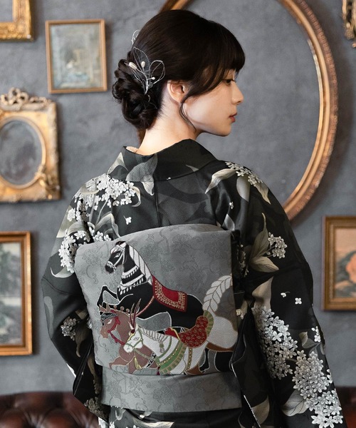 kimonomachi(キモノマチ)の「レディース 洗える着物 2点セット (袷着物+京袋帯) M/L サイズ KIMONOMACHI オリジナル 銀木犀 白木蓮 アラベスク南天 牡丹 2025-26新作 着物2点セット 小紋 福袋(着物・レディース・ブラック/キナリ/ダークブラウン/チャコールグレー/ラベンダー/ブラック系/モーブ系/グレイッシュベージュ・M/L)」の13枚目の写真