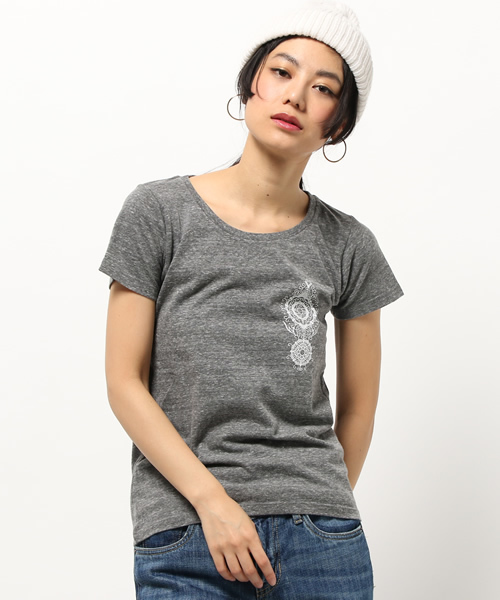 CRYSTAL BALL（クリスタルボール）の「Tattoo Print TS W（Tシャツ/カットソー・レディース・グレー/ブルー/オフホワイト・MEDIUM/SMALL）」の3枚目の写真