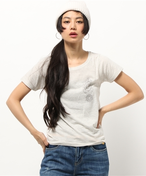 CRYSTAL BALL（クリスタルボール）の「Tattoo Print TS W（Tシャツ/カットソー・レディース・グレー/ブルー/オフホワイト・MEDIUM/SMALL）」の2枚目の写真