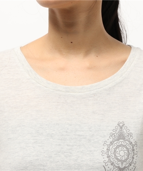 CRYSTAL BALL（クリスタルボール）の「Tattoo Print TS W（Tシャツ/カットソー・レディース・グレー/ブルー/オフホワイト・MEDIUM/SMALL）」の12枚目の写真