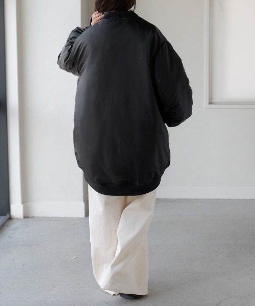 HUG.U(ハグユー)の「オーバーサイズ中綿MA-1(MA-1・レディース・ブラック/カーキ・FREE)」の12枚目の写真