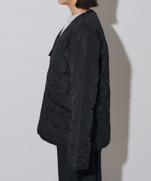 PUBLUX（パブリュクス）の「TAION/タイオン MILITARY W-ZIP V NECK DOWN JK　限定展開/ミリタリー ダブルジップ Vネック ダウン ジャケット（ダウンジャケット/コート・レディース・オリーブ/ブラック・LARGE/MEDIUM/X-LARGE）」の16枚目の写真