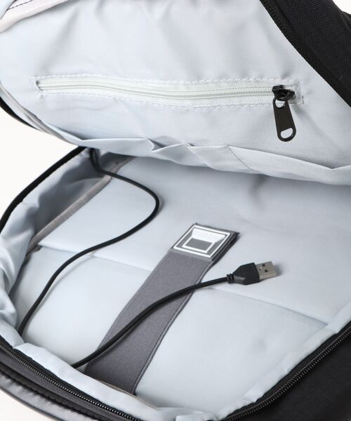 MAGASIN DE MODE TOOLS(マガジンデモードトゥールズ)の「【MAGASIN DE MODE TOOLS】ビジネスバックパック 撥水/PC・タブレット収納/充電ポート付き/A4収納 KNF147(バックパック/リュック・メンズ・ブラック/グレー・FREE)」の3枚目の写真
