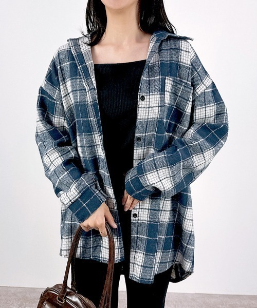 CLOTHY(クロシィ)の「【ボタンを閉めてトップス風に、開けてライトアウター風に】起毛チェックビッグシャツジャケット(シャツ/ブラウス・レディース・ブラウン/ネイビー・FREE)」の1枚目の写真
