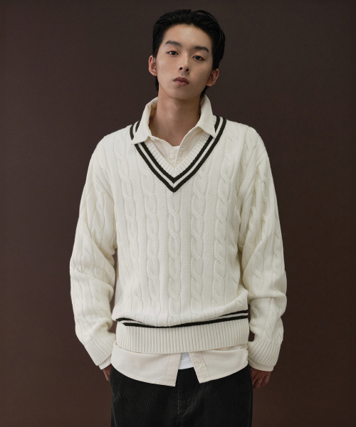 Keble V‑neck cricket knit [Ivory] — вязаный жилет с V‑образным вырезом