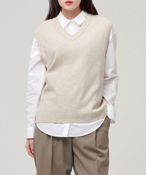 MUSINSA STANDARD WOMAN（ムシンサスタンダードウーマン）の「レディースラムズウールニットベスト[オートミール]（ニット/セーター・レディース・その他・SMALL/MEDIUM/LARGE/X-SMALL）」の2枚目の写真