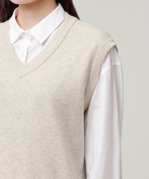 MUSINSA STANDARD WOMAN（ムシンサスタンダードウーマン）の「レディースラムズウールニットベスト[オートミール]（ニット/セーター・レディース・その他・SMALL/MEDIUM/LARGE/X-SMALL）」の6枚目の写真