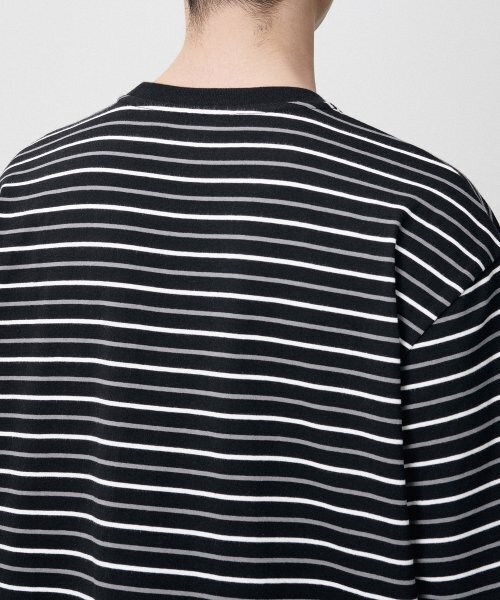 MUSINSA STANDARD（ムシンサスタンダード）の「マルチストライプリラックスドTシャツ1 [ブラック/ホワイト]（Tシャツ/カットソー・メンズ・その他・SMALL/LARGE/X-LARGE/XX-LARGE/XXX-LARGE/MEDIUM）」の4枚目の写真