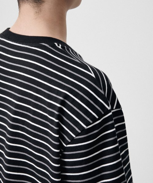 MUSINSA STANDARD（ムシンサスタンダード）の「マルチストライプリラックスドTシャツ1 [ブラック/ホワイト]（Tシャツ/カットソー・メンズ・その他・SMALL/LARGE/X-LARGE/XX-LARGE/XXX-LARGE/MEDIUM）」の5枚目の写真