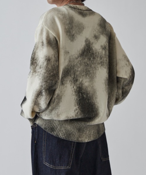 Lui's（ルイス）の「スプレープリントクルーネックニット（ニット/セーター・メンズ・オフホワイト/ブルー/ライトグレー/ライム・S/M）」の8枚目の写真