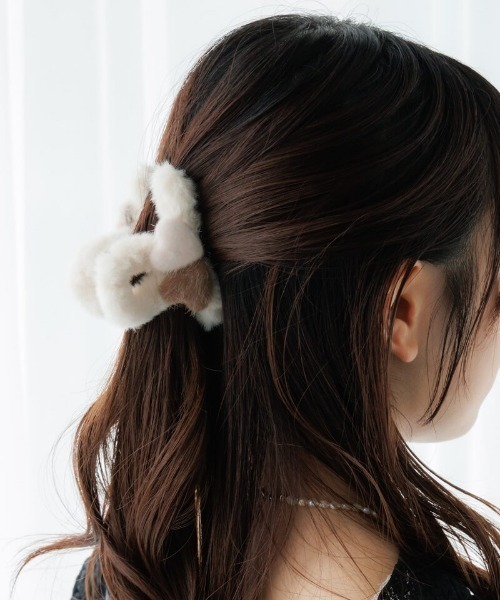 flower(フラワー)の「フラッフィーハートクリップ(バレッタ/ヘアクリップ・レディース・ホワイト/ブラック・FREE)」の2枚目の写真