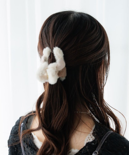 flower(フラワー)の「フラッフィーハートクリップ(バレッタ/ヘアクリップ・レディース・ホワイト/ブラック・FREE)」の12枚目の写真