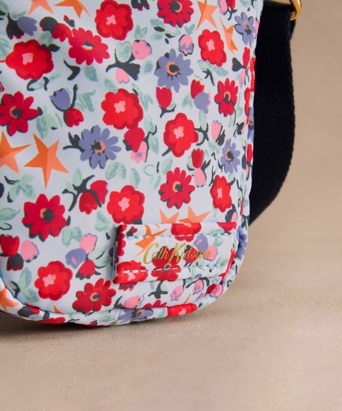 Cath Kidston(キャスキッドソン)の「フォンクロスボディ バッグFolding Star Ditsy(ショルダーバッグ・レディース・その他・FREE)」の3枚目の写真