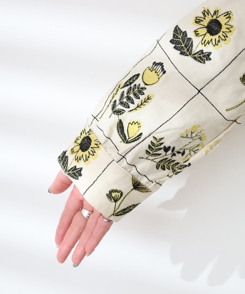 Emago(イマゴ)の「EMAGO お花とライン刺繍シャツ 長袖(シャツ/ブラウス・レディース・ネイビー/アイボリー・FREE)」の17枚目の写真