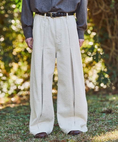 CASPER JOHN(キャスパージョン)の「Needle punch tuck eazy pants/ニードルパンチタックイージーパンツ(その他パンツ・メンズ・インディゴブルー/ブラック/アイボリー・MEDIUM/SMALL/X-SMALL/LARGE)」の1枚目の写真