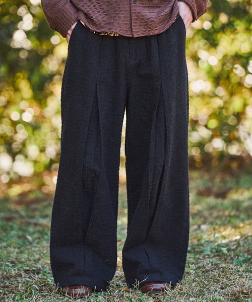 CASPER JOHN(キャスパージョン)の「Needle punch tuck eazy pants/ニードルパンチタックイージーパンツ(その他パンツ・メンズ・インディゴブルー/ブラック/アイボリー・MEDIUM/SMALL/X-SMALL/LARGE)」の2枚目の写真