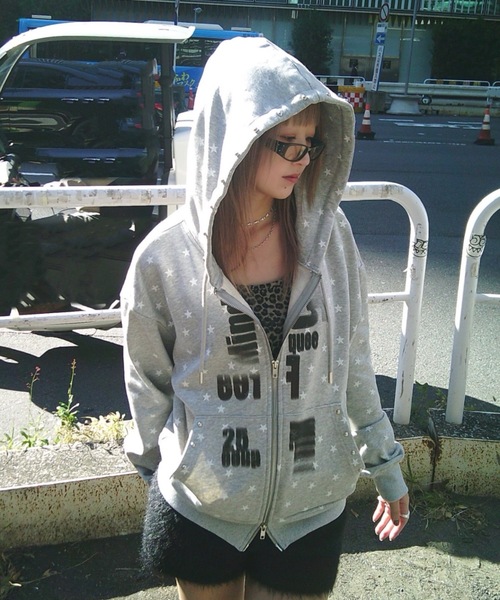 25quee】スタッズプリントフーディ/636182（パーカー）｜JEANASIS