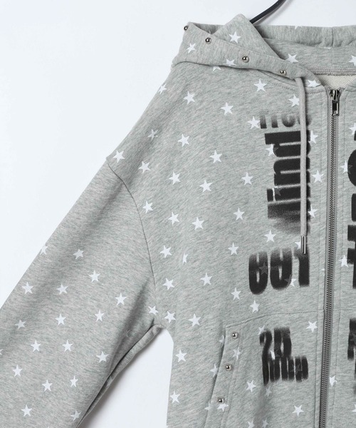 JEANASIS（ジーナシス）の「【25quee】スタッズプリントフーディ/636182（パーカー・レディース・レッド/チャコールグレー/グレー系その他/ブルー系その他・FREE）」の7枚目の写真