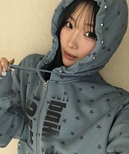 JEANASIS(ジーナシス)の「【25quee】スタッズプリントフーディ/636182(パーカー・レディース・レッド/チャコールグレー/グレー系その他/ブルー系その他・FREE)」の17枚目の写真