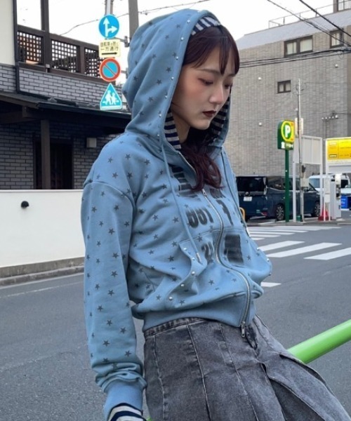 JEANASIS(ジーナシス)の「【25quee】スタッズプリントフーディ/636182(パーカー・レディース・レッド/チャコールグレー/グレー系その他/ブルー系その他・FREE)」の21枚目の写真