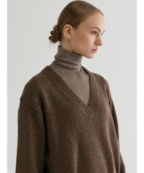FROMWHERE（フロムウェア）の「Alpaca V-Neck Sweater Brown（ニット/セーター・レディース・その他・FREE）」の3枚目の写真