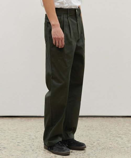 DECET(デケト)の「Dawn 2Pleats Wide Pants DCPT007Khaki(デニムパンツ・レディース・その他・34/32/30/26/28)」の3枚目の写真