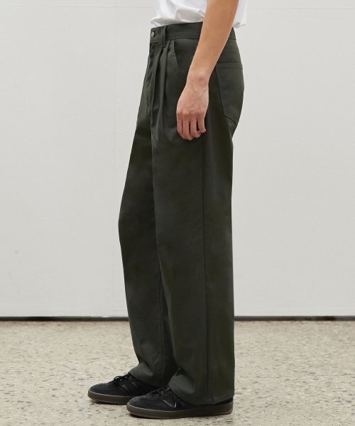 DECET(デケト)の「Dawn 2Pleats Wide Pants DCPT007Khaki(デニムパンツ・レディース・その他・34/32/30/26/28)」の4枚目の写真
