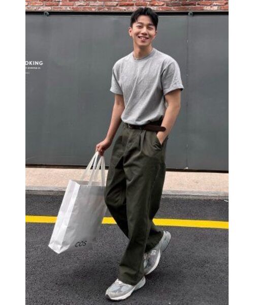DECET(デケト)の「Dawn 2Pleats Wide Pants DCPT007Khaki(デニムパンツ・レディース・その他・34/32/30/26/28)」の18枚目の写真