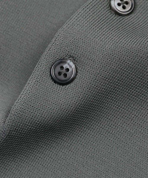 The DUFFER of ST.GEORGE（ザダファーオブセントジョージ）の「WASHABLE HENLEY NECK KNIT：自宅で洗える ウォッシャブル ヘンリーネックニット（ニット/セーター・メンズ・ライトグレー/アッシュグレー/ブラック・MEDIUM/LARGE/X-LARGE）」の4枚目の写真