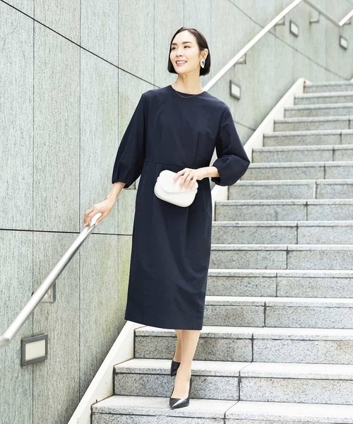 MICHEL KLEIN（ミッシェル・クラン）の「［オケージョン/セレモニー］スリーブコンシャスワンピース（ワンピース・レディース・ネイビー/ブラック・38）」の3枚目の写真