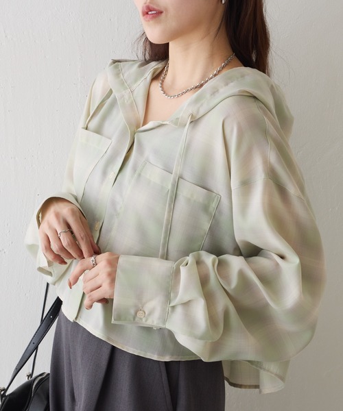 COLONY 2139(コロニートゥーワンスリーナイン)の「チェックフードショートシャツ(シャツ/ブラウス・レディース・オフホワイト/グリーン/ブラック・FREE)」の3枚目の写真