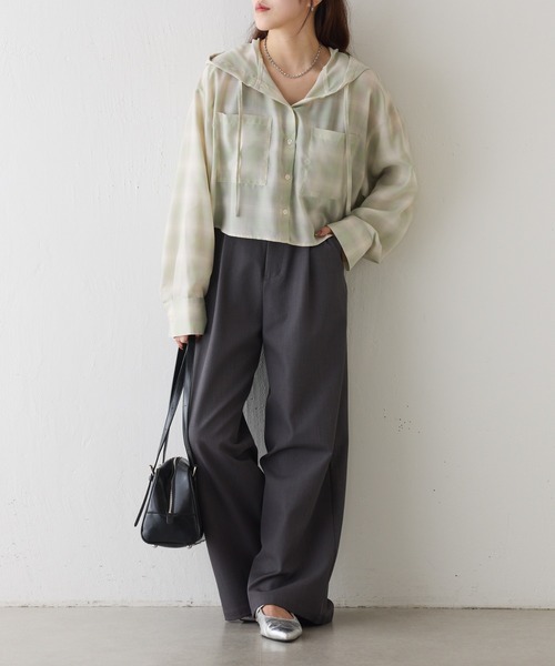 COLONY 2139(コロニートゥーワンスリーナイン)の「チェックフードショートシャツ(シャツ/ブラウス・レディース・オフホワイト/グリーン/ブラック・FREE)」の4枚目の写真