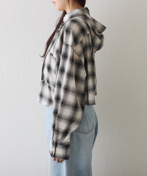 COLONY 2139(コロニートゥーワンスリーナイン)の「チェックフードショートシャツ(シャツ/ブラウス・レディース・オフホワイト/グリーン/ブラック・FREE)」の9枚目の写真