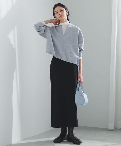 UNFILO(アンフィーロ)の「BEAUTY FORM JERSEY キーネック トップス(スウェット・レディース・ネイビー系/ベージュ系/ライトグレー系・SMALL/MEDIUM)」の14枚目の写真