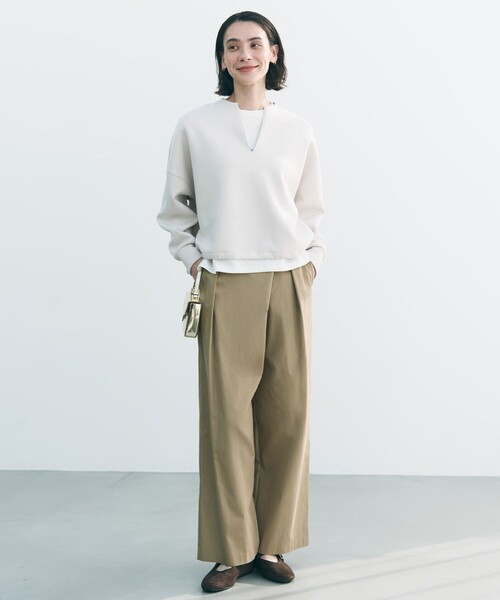 UNFILO(アンフィーロ)の「BEAUTY FORM JERSEY キーネック トップス(スウェット・レディース・ネイビー系/ベージュ系/ライトグレー系・SMALL/MEDIUM)」の18枚目の写真