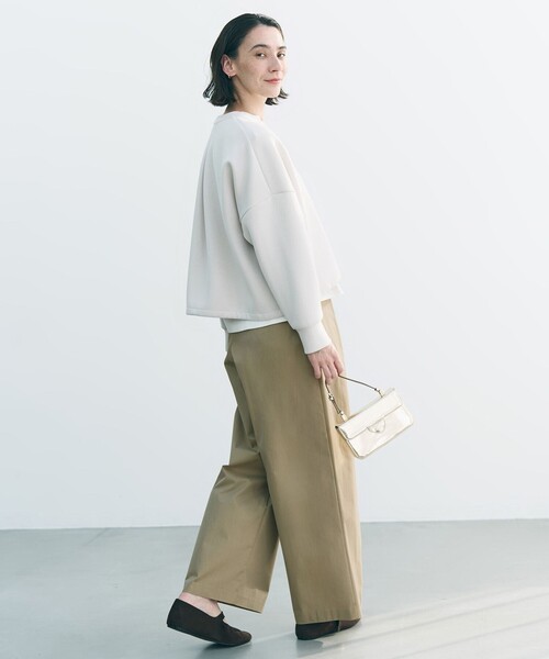 UNFILO(アンフィーロ)の「BEAUTY FORM JERSEY キーネック トップス(スウェット・レディース・ネイビー系/ベージュ系/ライトグレー系・SMALL/MEDIUM)」の19枚目の写真