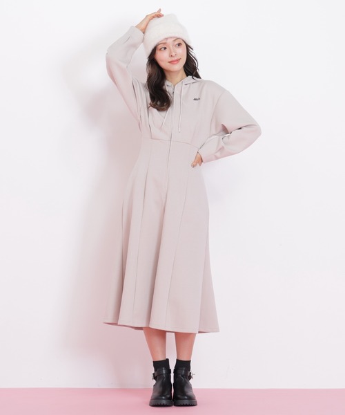 JILL by JILL STUART（ジルバイジルスチュアート）の「【WEB限定再入荷】ダイバーフーディーロングワンピース（ワンピース・レディース・ベージュ/グレー/ピンク・FREE）」の3枚目の写真