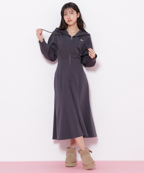 JILL by JILL STUART（ジルバイジルスチュアート）の「【WEB限定再入荷】ダイバーフーディーロングワンピース（ワンピース・レディース・ベージュ/グレー/ピンク・FREE）」の6枚目の写真