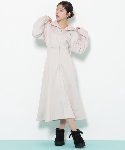 JILL by JILL STUART（ジルバイジルスチュアート）の「【WEB限定再入荷】ダイバーフーディーロングワンピース（ワンピース・レディース・ベージュ/グレー/ピンク・FREE）」の21枚目の写真