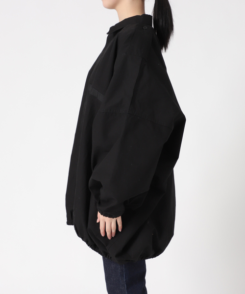 journal standard L'essage（ジャーナルスタンダードレサージュ）の「《追加》別注【ILL ONE EIGHTY/イル ワンエイティ】SLEEPING SMOCK：ブルゾン（その他アウター・レディース・カーキ/ブラック・FREE）」の4枚目の写真