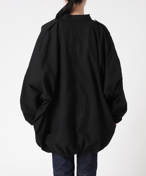 journal standard L'essage（ジャーナルスタンダードレサージュ）の「《追加》別注【ILL ONE EIGHTY/イル ワンエイティ】SLEEPING SMOCK：ブルゾン（その他アウター・レディース・カーキ/ブラック・FREE）」の5枚目の写真