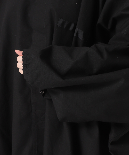 journal standard L'essage（ジャーナルスタンダードレサージュ）の「《追加》別注【ILL ONE EIGHTY/イル ワンエイティ】SLEEPING SMOCK：ブルゾン（その他アウター・レディース・カーキ/ブラック・FREE）」の9枚目の写真