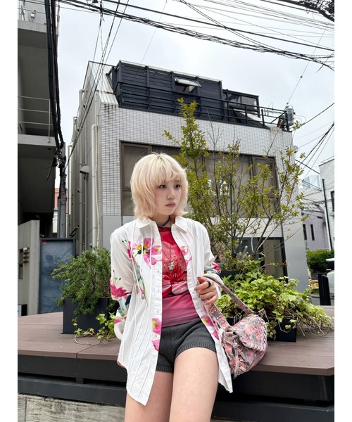 Desigual(デシグアル)の「フラワースプラッシュプリーツ長袖シャツ(シャツ/ブラウス・レディース・ホワイト・S/M/XS/XL/L)」の12枚目の写真
