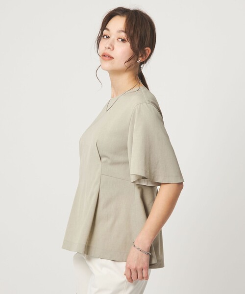 green label relaxing（グリーンレーベルリラクシング）の「［size SHORTあり］サラフール タック ブラウス ストレッチ 接触冷感 UVカット（シャツ/ブラウス・レディース・オフホワイト/ベージュ/ネイビー・FREE/SHORT）」の10枚目の写真